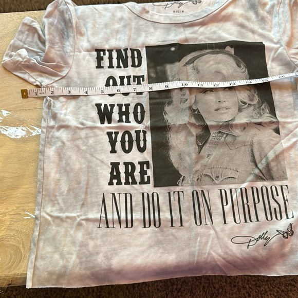 Dolly Parton crop top washed ight gray color size small no gray but sticker - Picture 5 of 6
